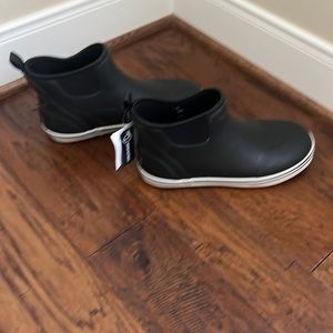 New never worn Magellan Black Rubber Deck Boots
